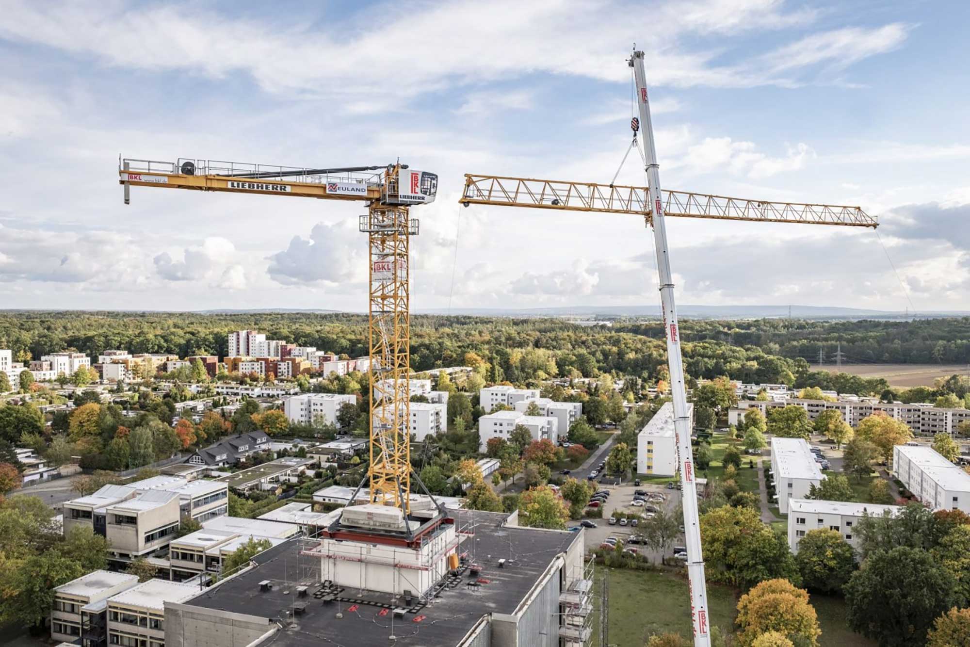 Shows a used crane from Liebherr in a housing estate