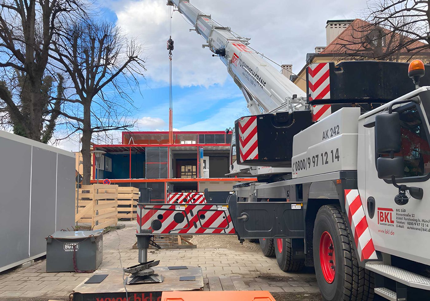 Containermontage Schule Klinikum Schwabing