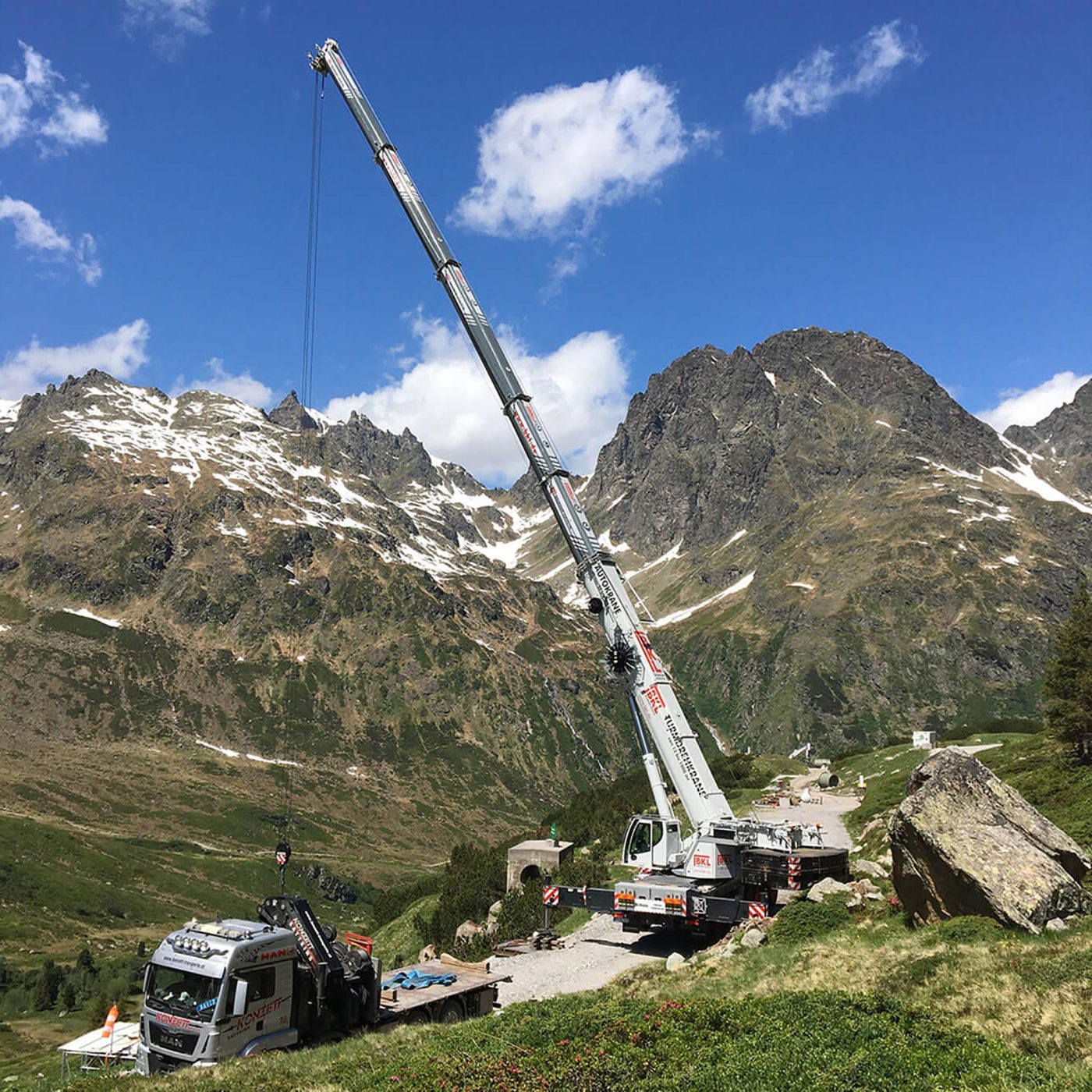 BKL Mobilkran LTM 1230-5.1 beim Einsatz in den Alpen