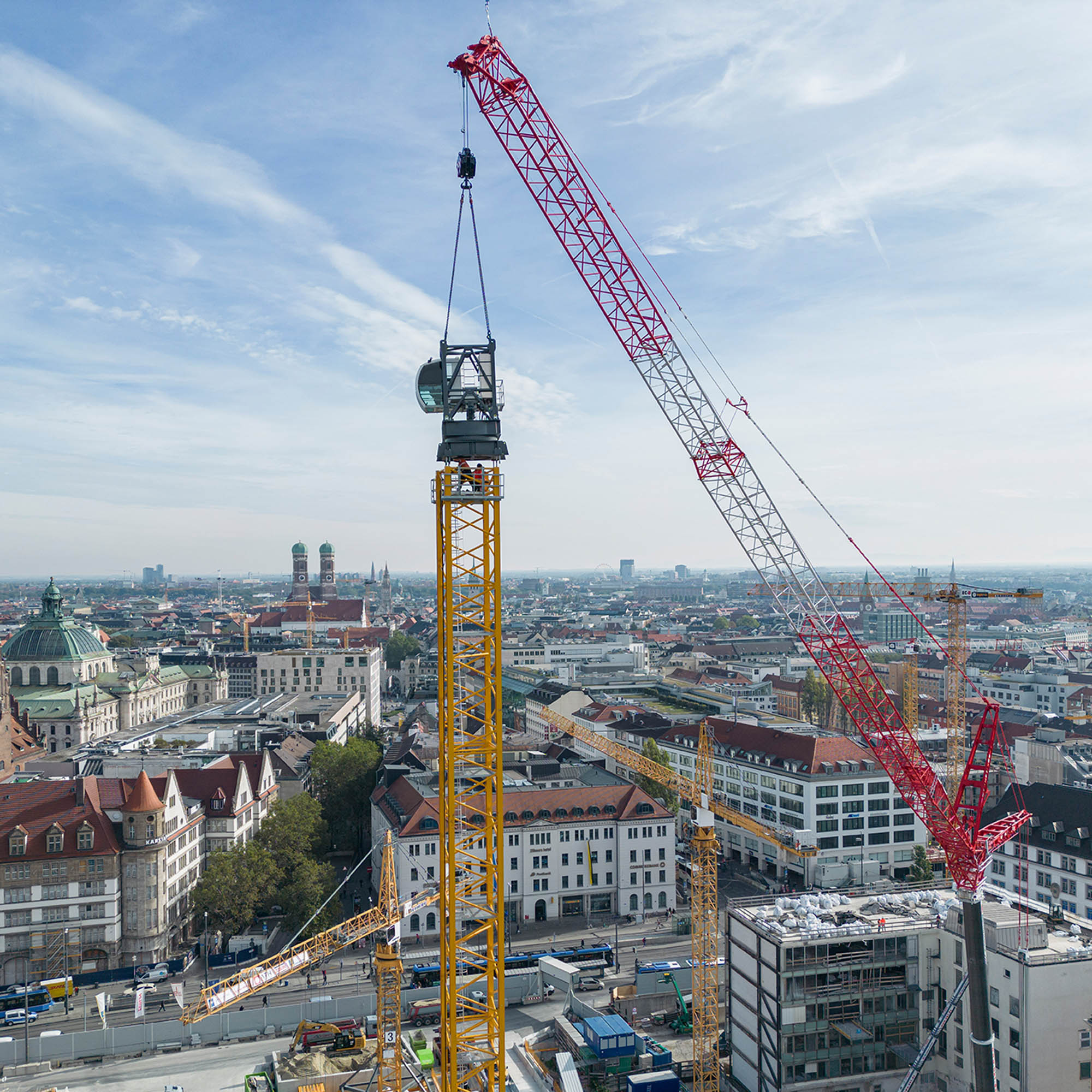 Krane und Kranservices für München und die Region wie die Baukranmontage in der Münchner Innenstadt
