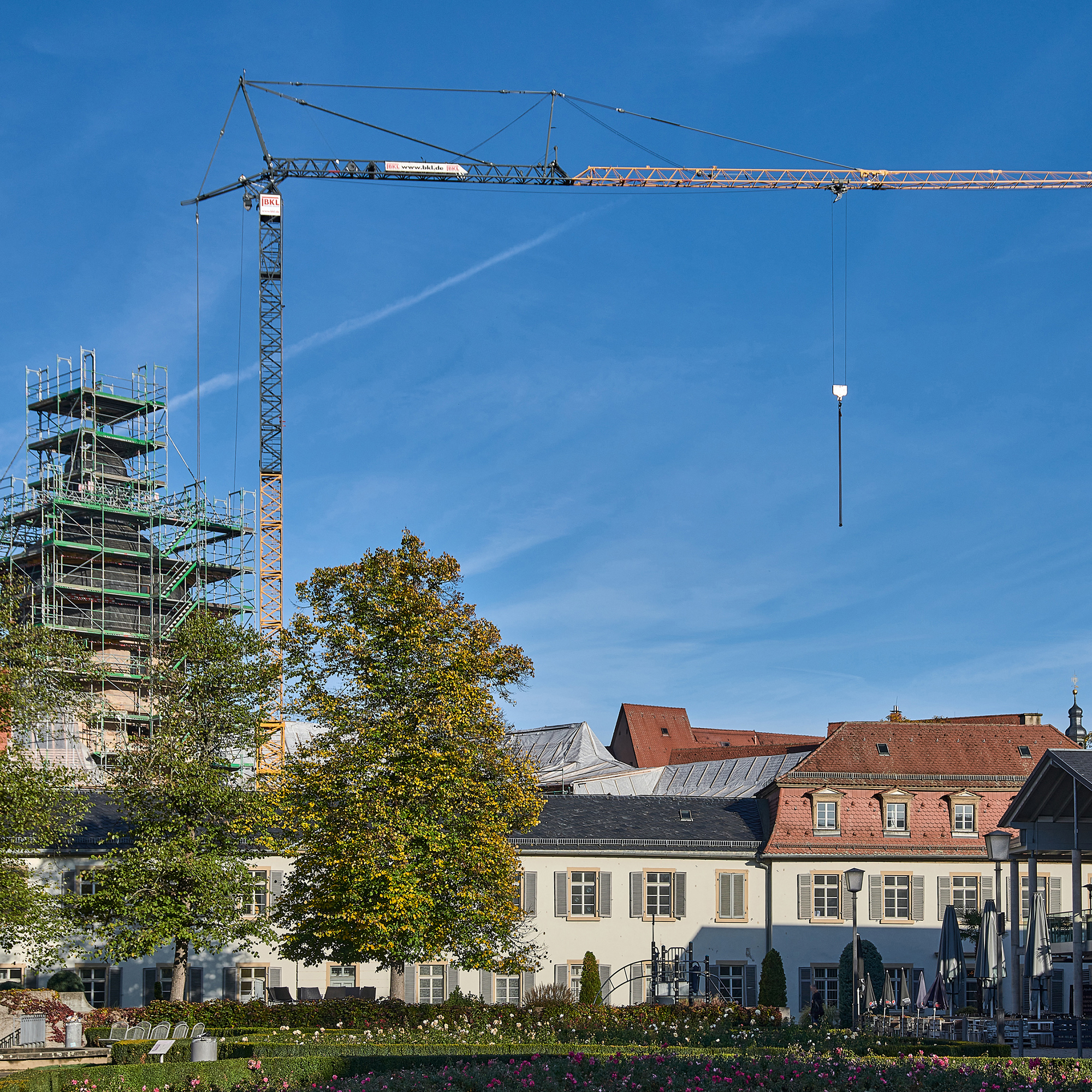 BKL Turmdrehkran 81 K.1 bei Sanierungsarbeiten in der Altstadt