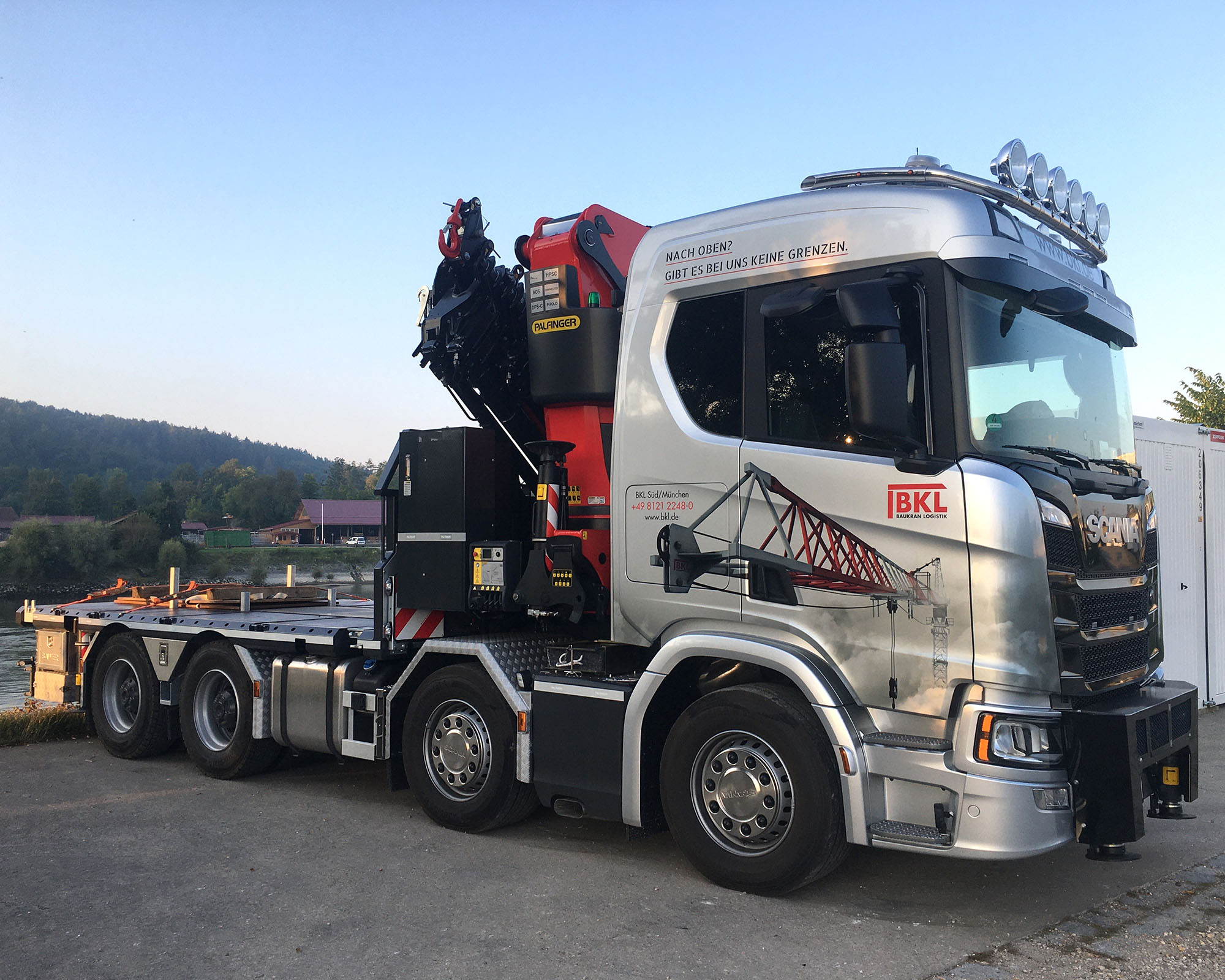 BKL loader crane with fly jib in use, extended reach for precise lifting work over obstacles and interfering edges on the construction site.