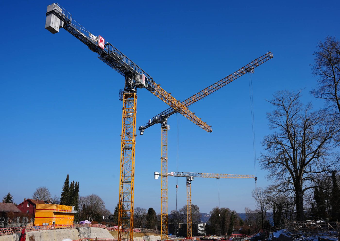 3 Obendreher aus dem BKL System Sáez auf einer Baustelle zur Errichtung eines Wohnkomplexes