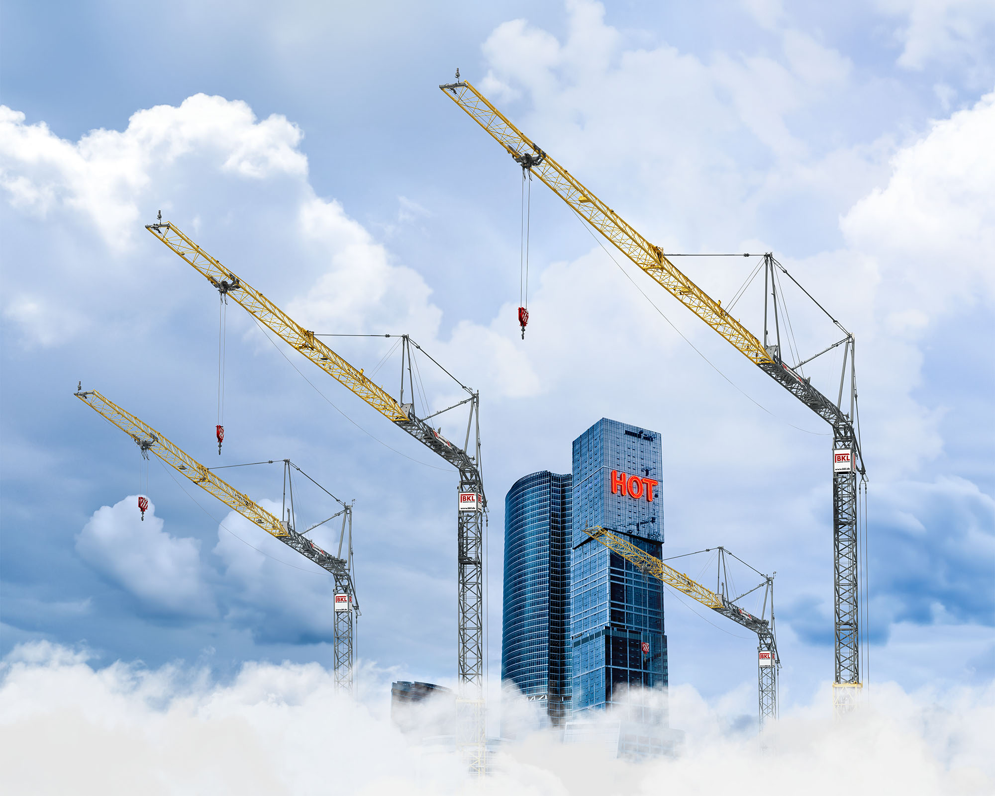 BKL Imagebild Liebherr K-Kranen in den Wolken
