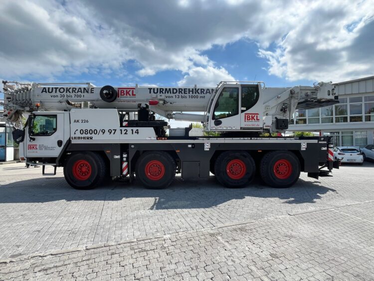 Liebherr LTM 1090-4.2 used crane offer