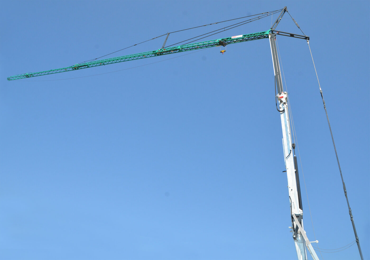 BKL System Cattaneo CM 430 Hydraulikkran einfach montiert und schnell einsatzbereit