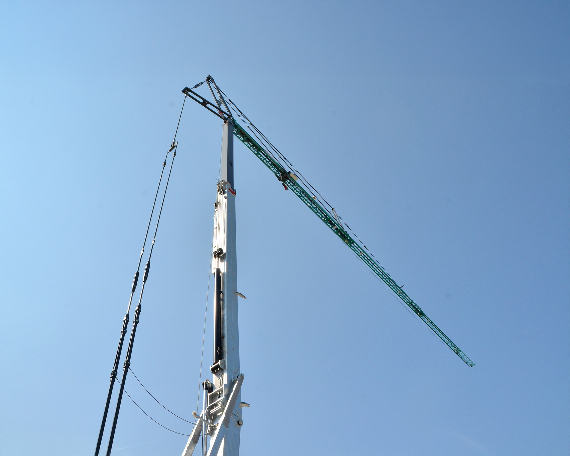 BKL System Cattaneo CM 430 Schnelleinsatzkran in der 61-Metertonnen-Klasse