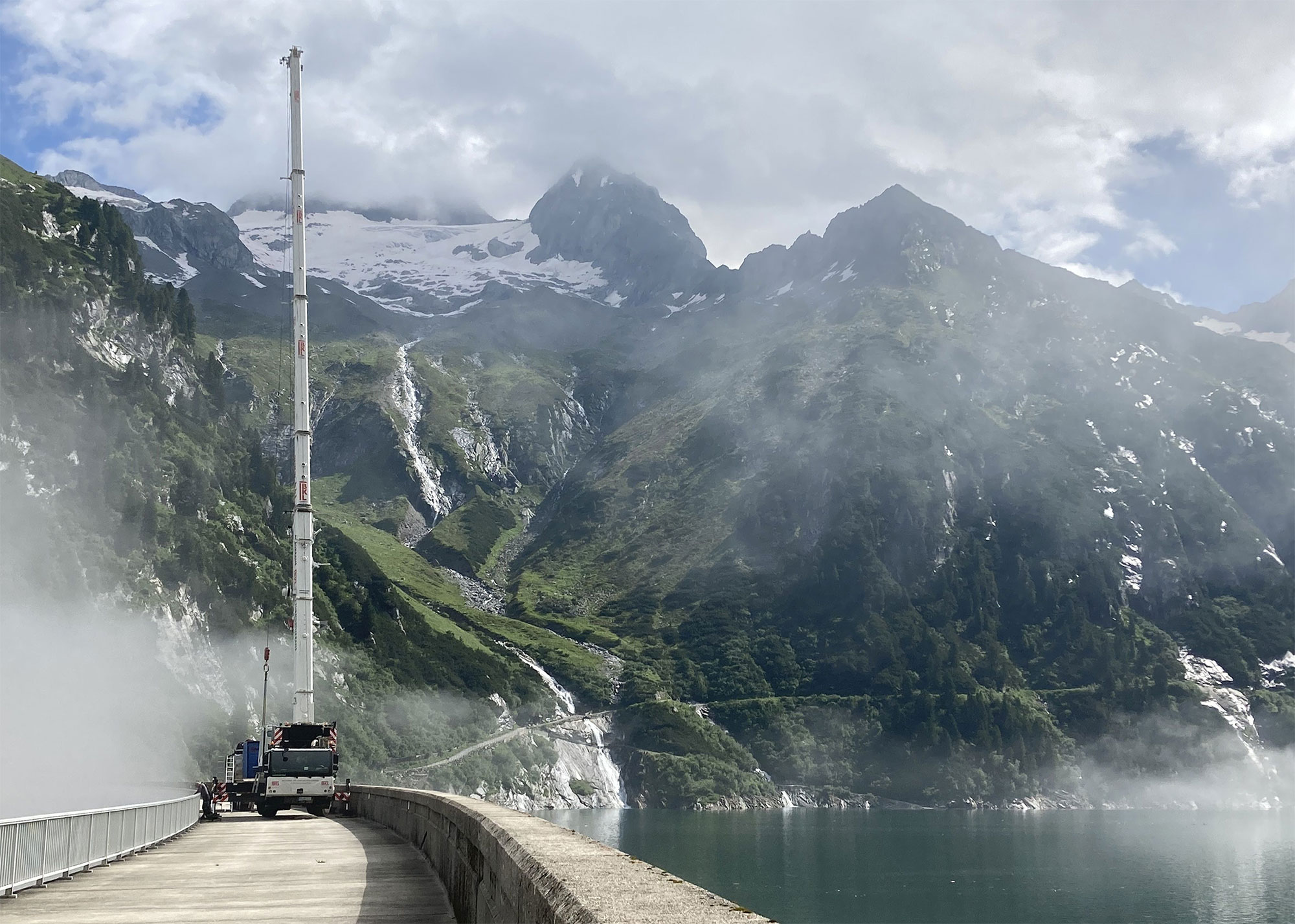 BKL Autokran LTM 1070-4.2 bei einem Autokraneinsatz im Zillertal (Österreich)